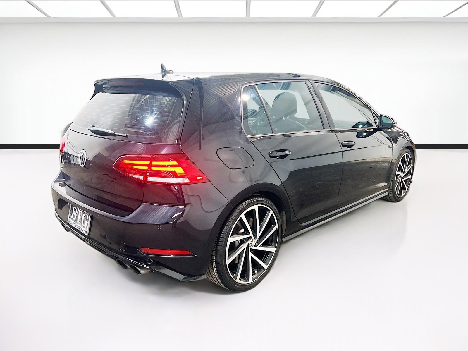 Used 2018 Volkswagen Golf R 4-Door AWD/4WD image 4