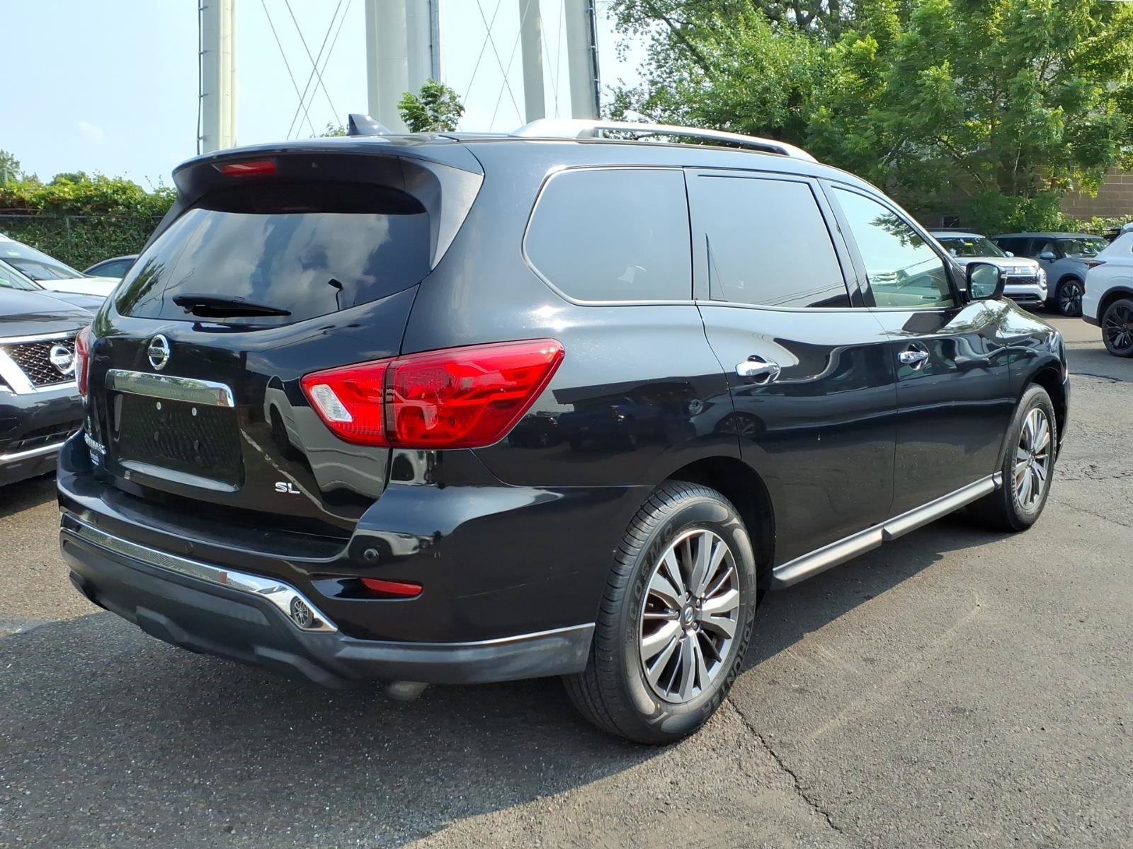 Used 2019 Nissan Pathfinder SL FWD image 3