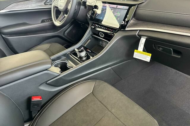 New 2026 Jeep Grand Cherokee Altitude AWD/4WD image 13