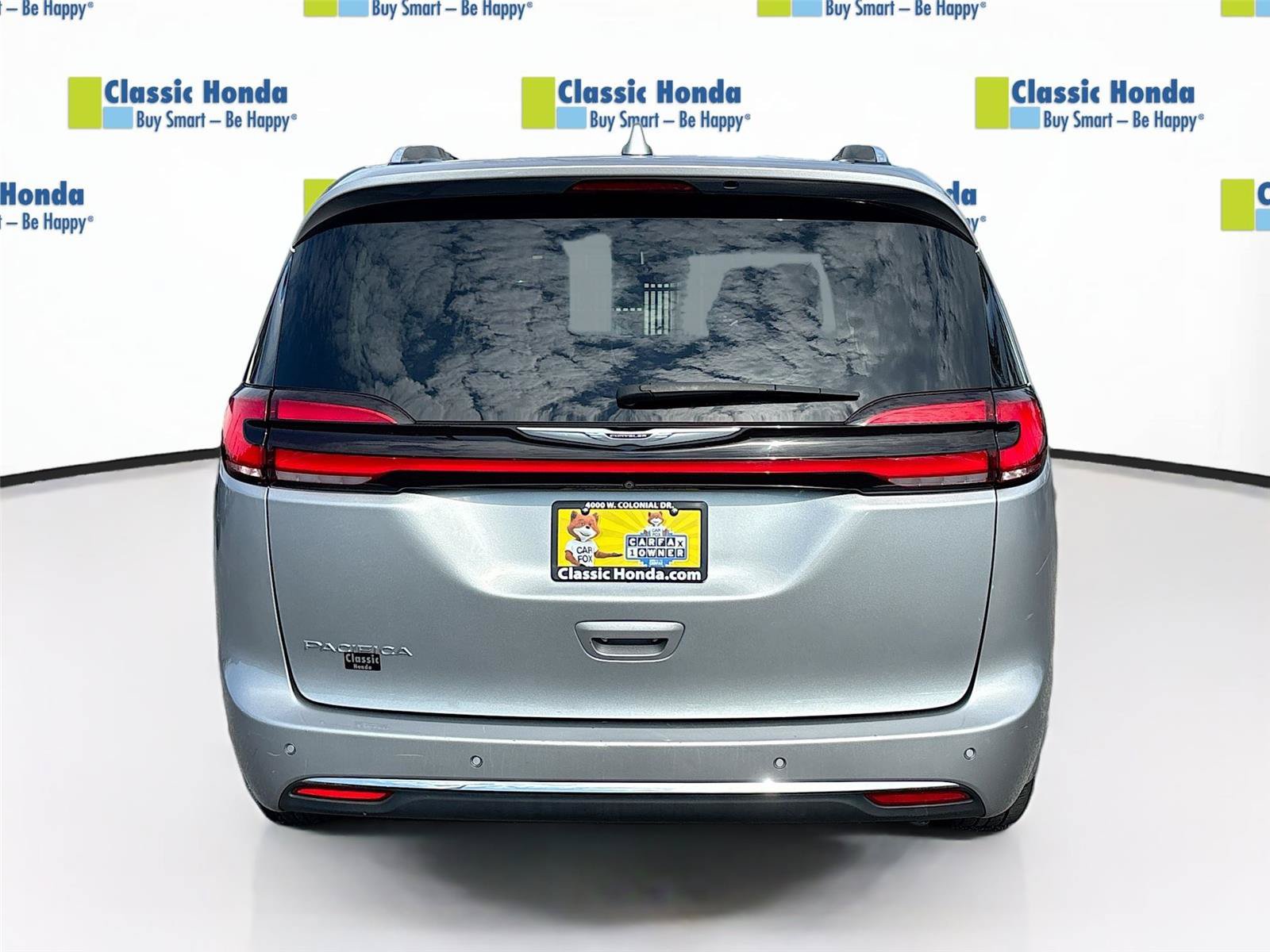 Used 2021 Chrysler Pacifica Touring-L FWD image 7