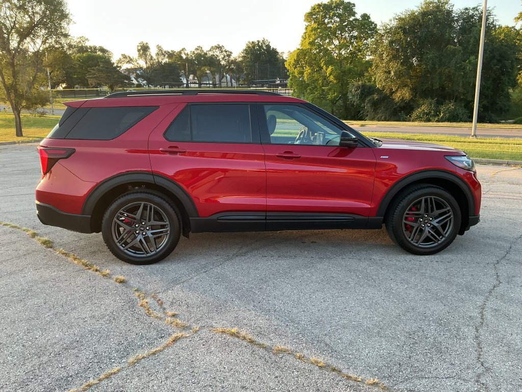New 2026 Ford Explorer ST-Line w/ ST-Line Street Pack AWD/4WD image 6