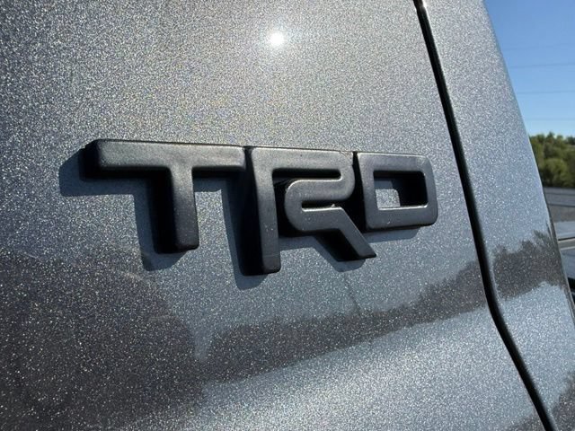 Used 2017 Toyota Tundra SR5 w/ TRD Off Road Package AWD/4WD image 14