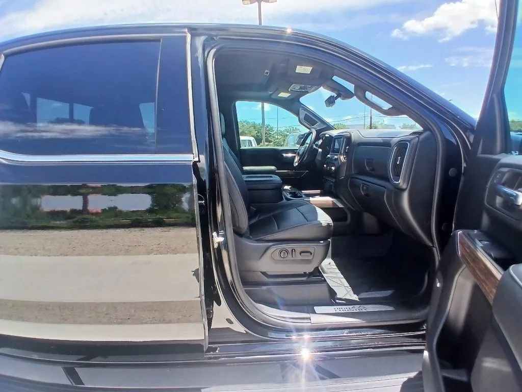 Used 2020 Chevrolet Silverado 1500 High Country w/ Technology Package AWD/4WD image 23