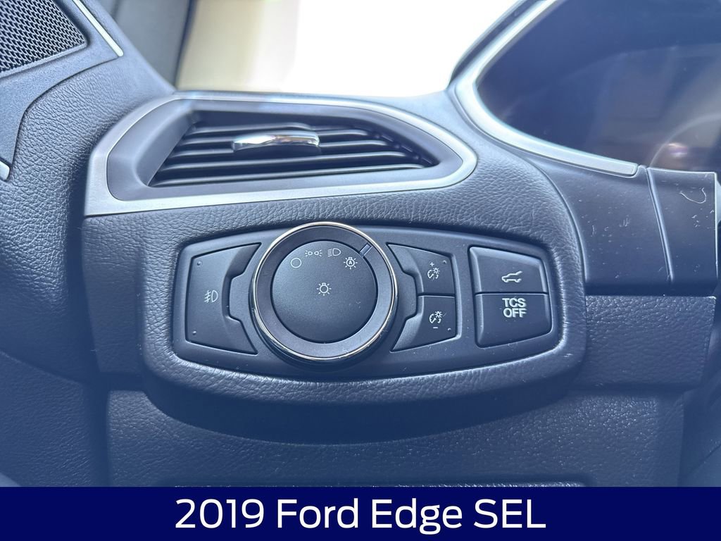 Used 2019 Ford Edge SEL w/ Equipment Group 201A AWD/4WD image 26