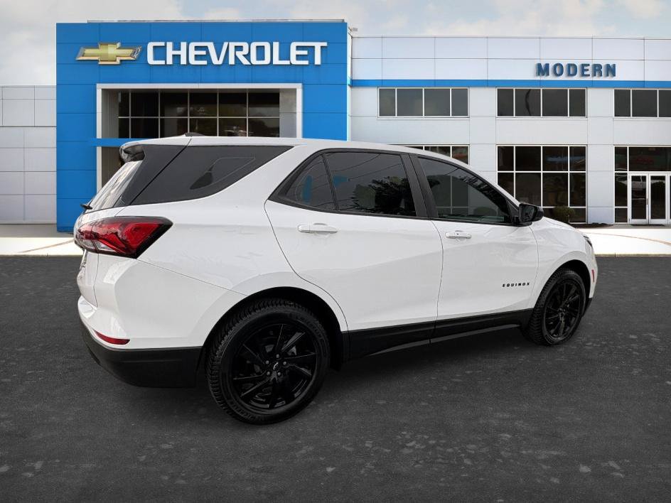 Used 2023 Chevrolet Equinox LS w/ Midnight Edition FWD image 4