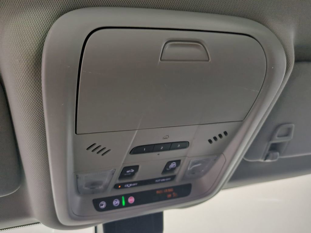 Used 2022 Chevrolet Equinox Premier image 25