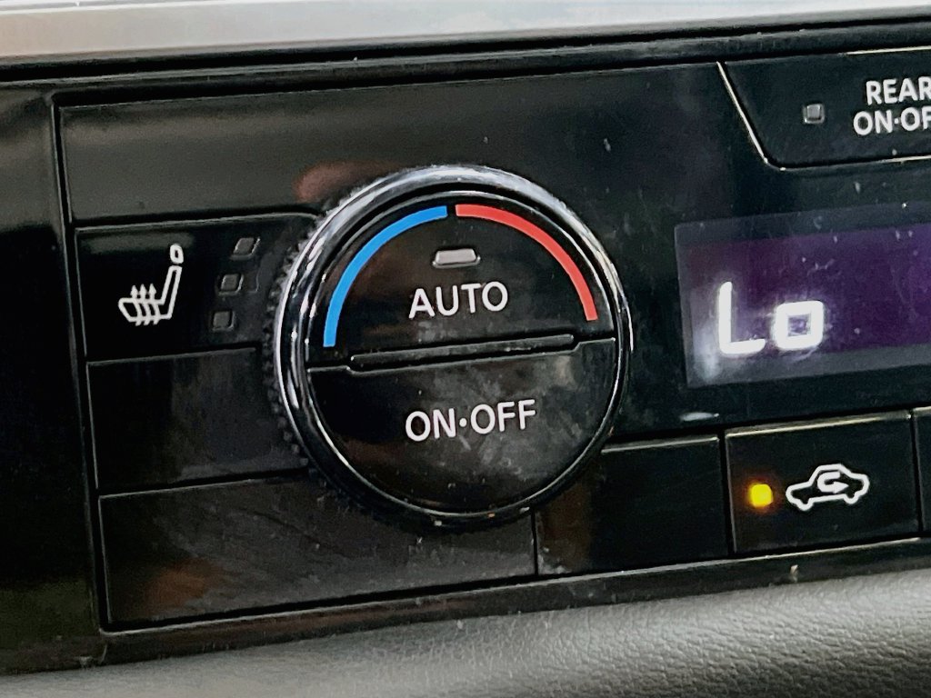Used 2024 Nissan Pathfinder SL w/ SL Premium Package FWD image 19