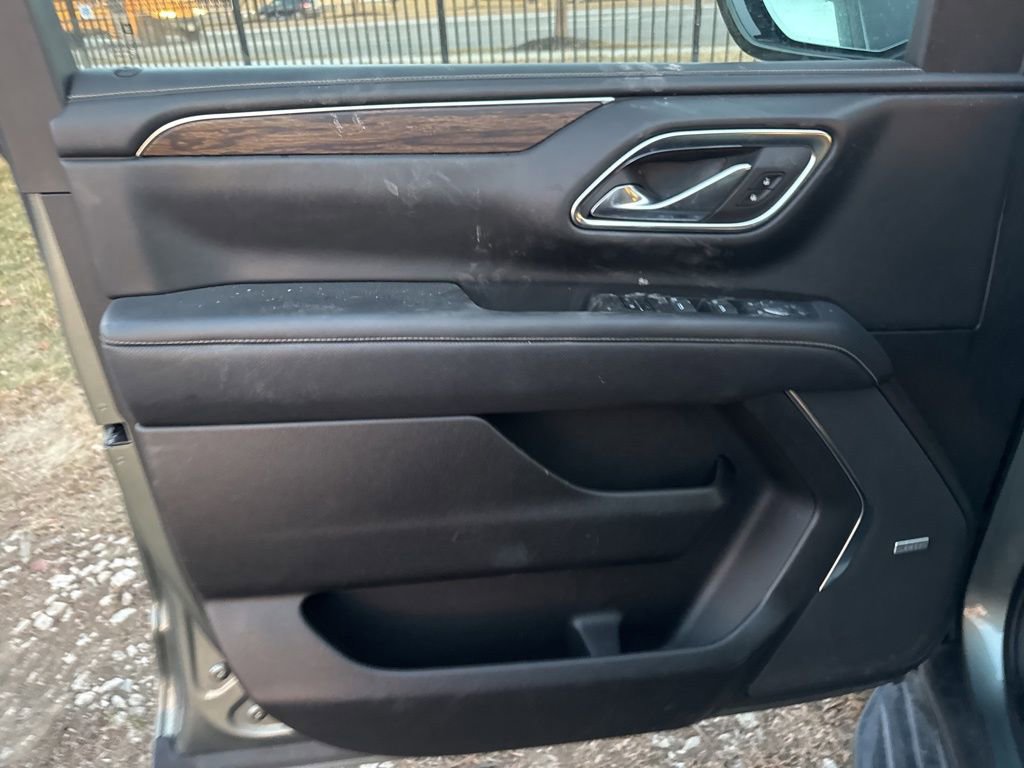 Used 2023 Chevrolet Suburban Premier image 10