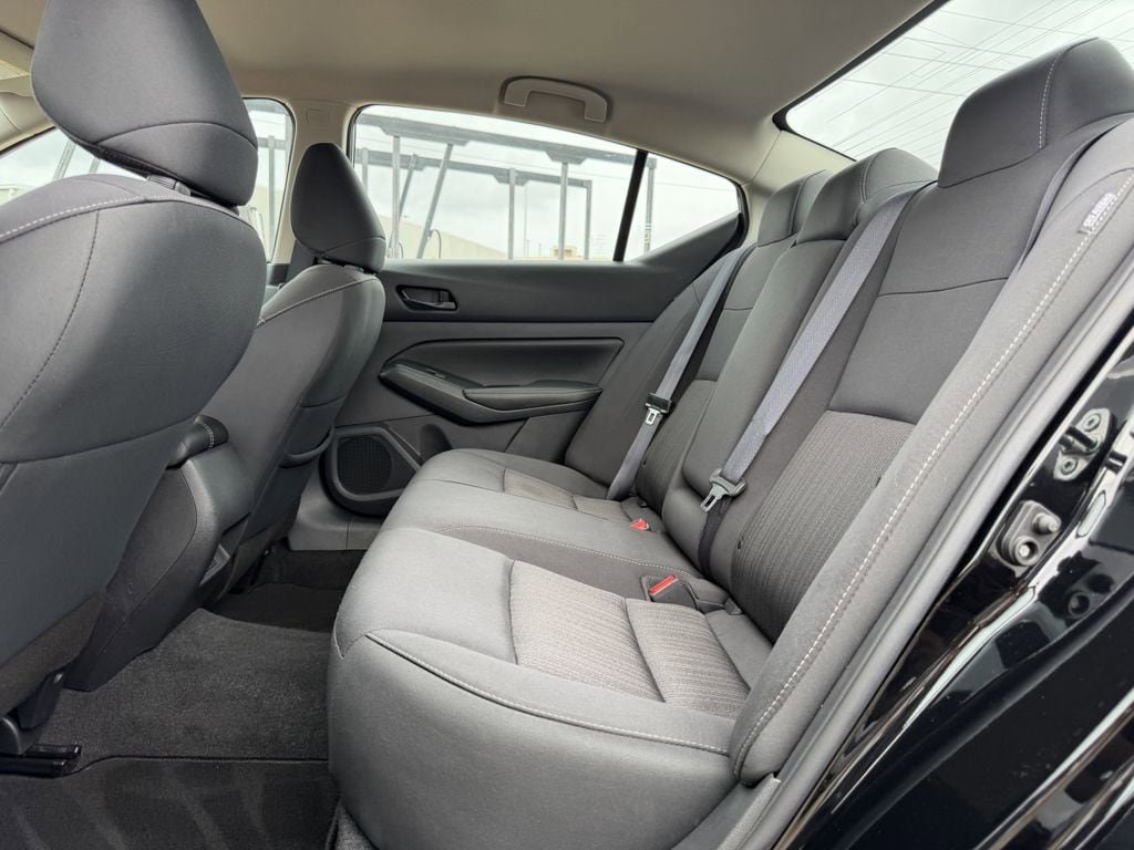 Used 2025 Nissan Altima 2.5 SV FWD image 28