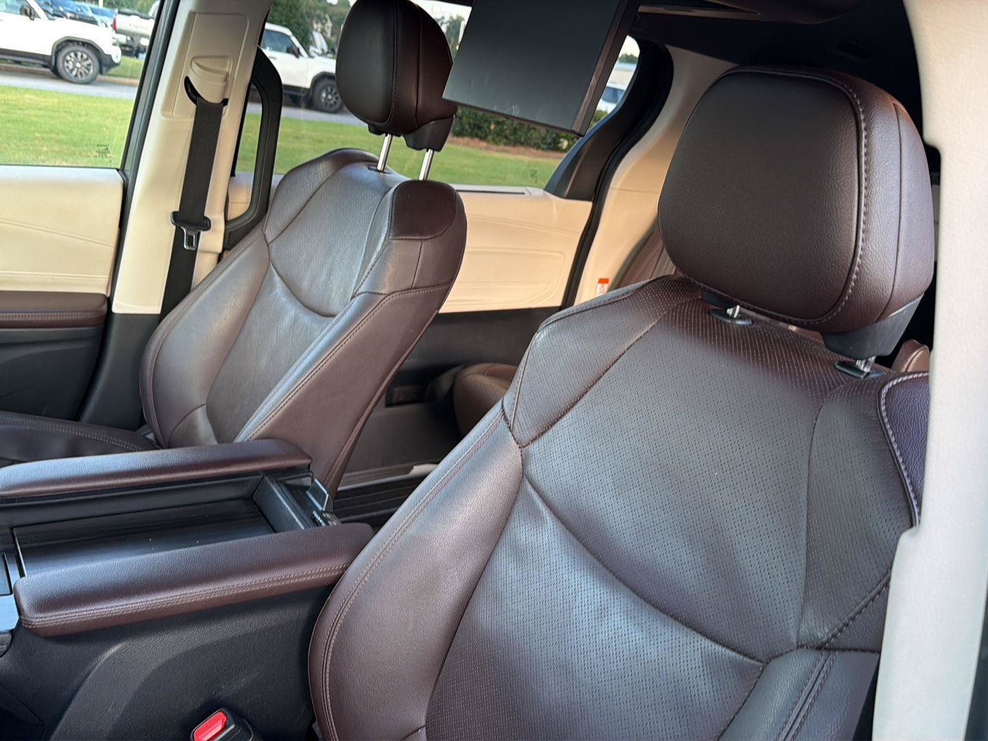 Used 2021 Toyota Sienna Platinum AWD/4WD image 29