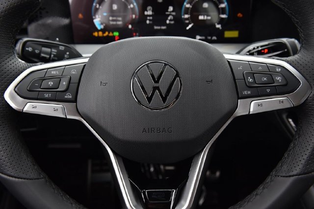 New 2027 Volkswagen Tiguan SE R-Line AWD/4WD image 18