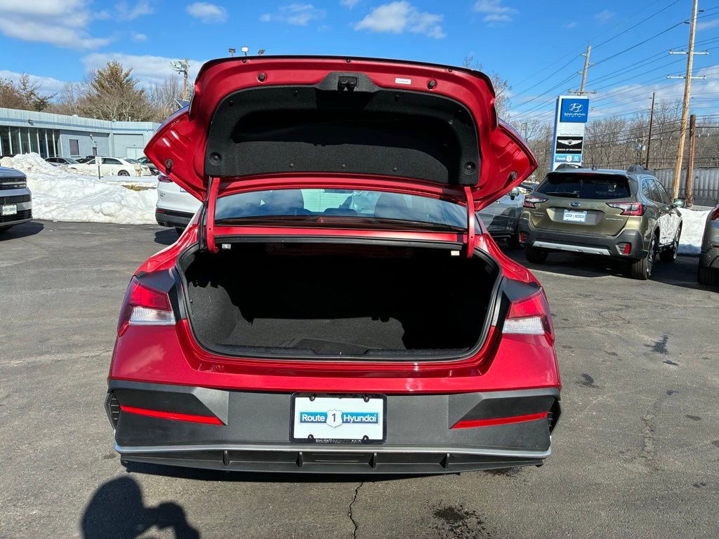Used 2025 Hyundai Elantra Sport image 10