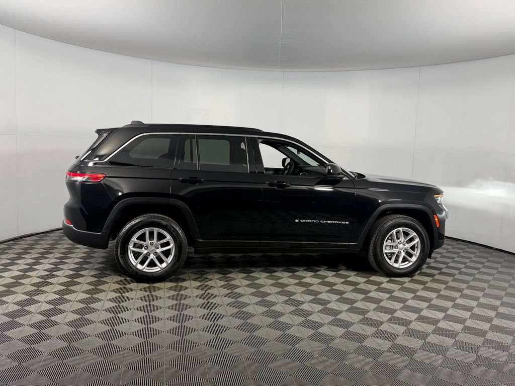 Certified 2025 Jeep Grand Cherokee Laredo X RWD image 5