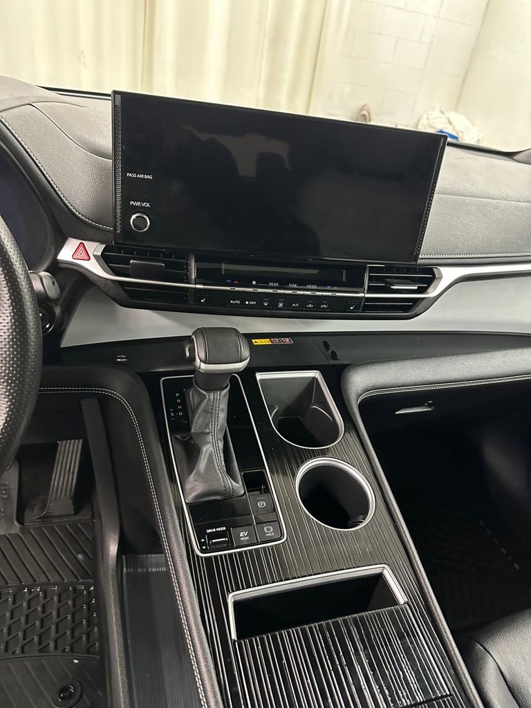 Used 2025 Toyota Sienna XSE image 17