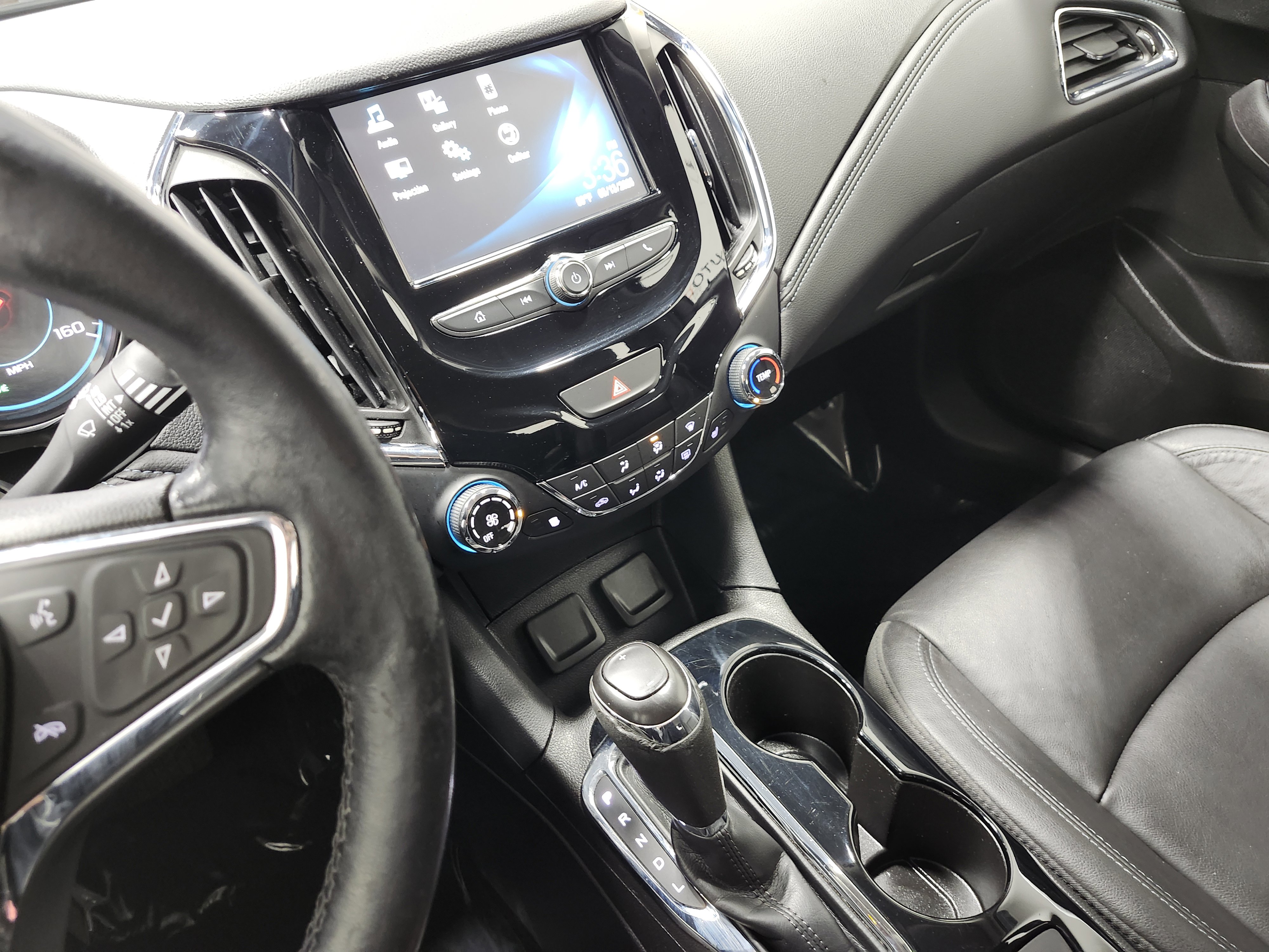 Used 2017 Chevrolet Cruze Premier image 30