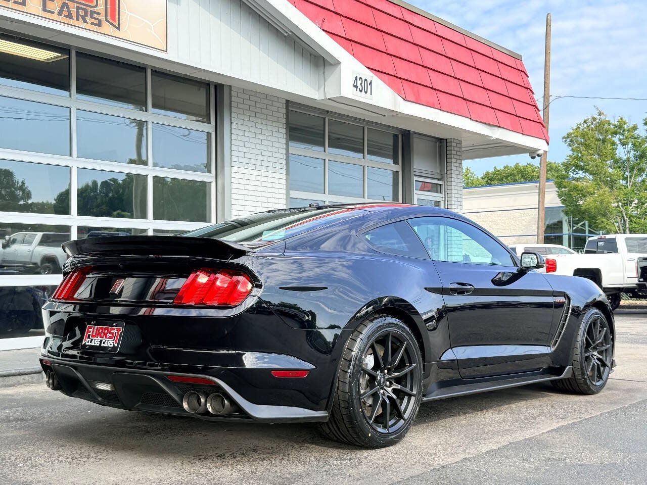 Used 2018 Ford Mustang Shelby GT350 w/ Convenience Package RWD image 3