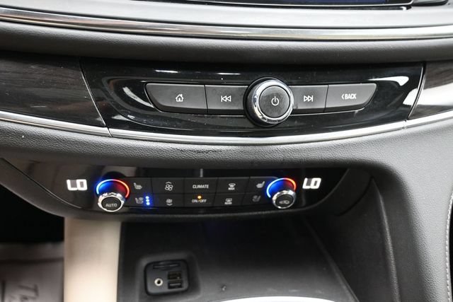 Used 2020 Buick Enclave Premium w/ Sun and Sites Package AWD/4WD image 17