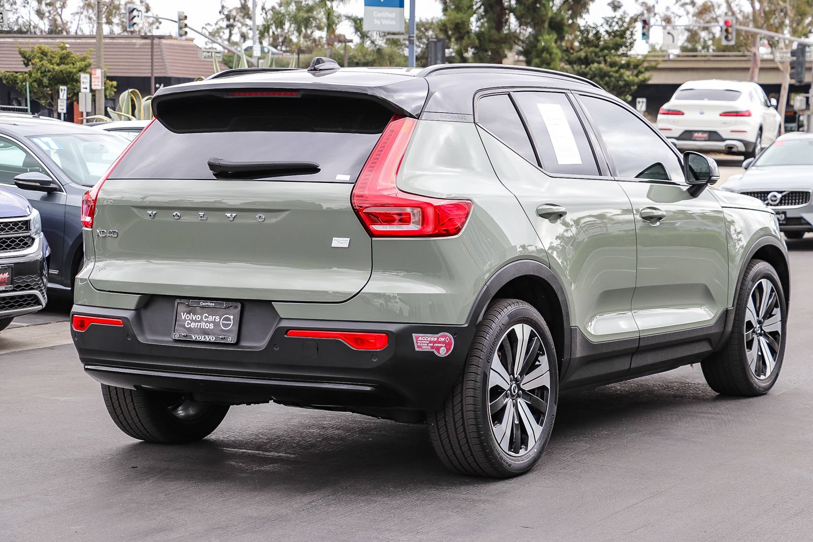 Used 2023 Volvo XC40 Recharge Plus AWD/4WD image 6