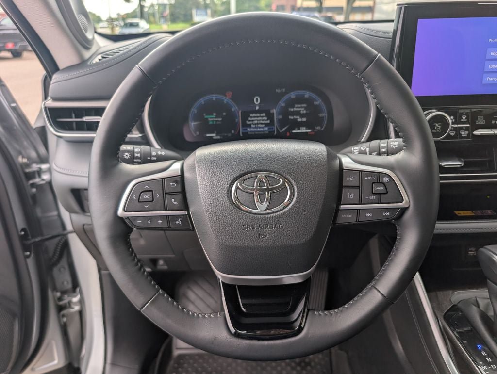 Certified 2025 Toyota Highlander Limited AWD/4WD image 16