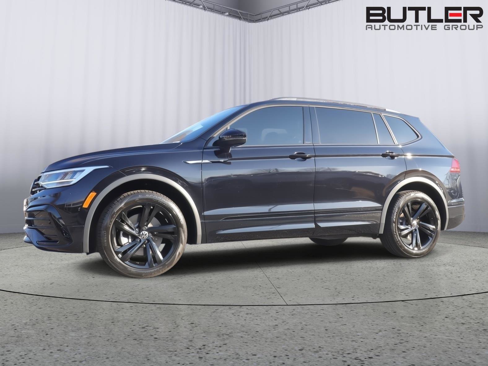 Used 2024 Volkswagen Tiguan SE R-Line image 40