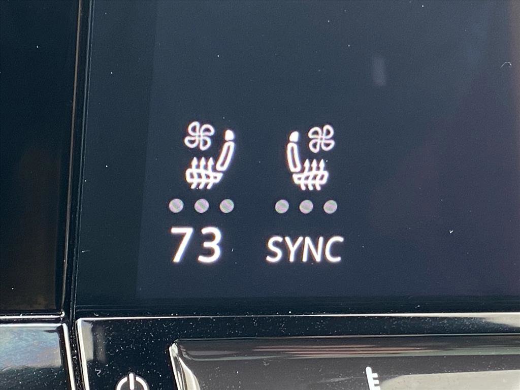 Used 2025 Volkswagen Atlas Cross Sport SEL R-Line image 16