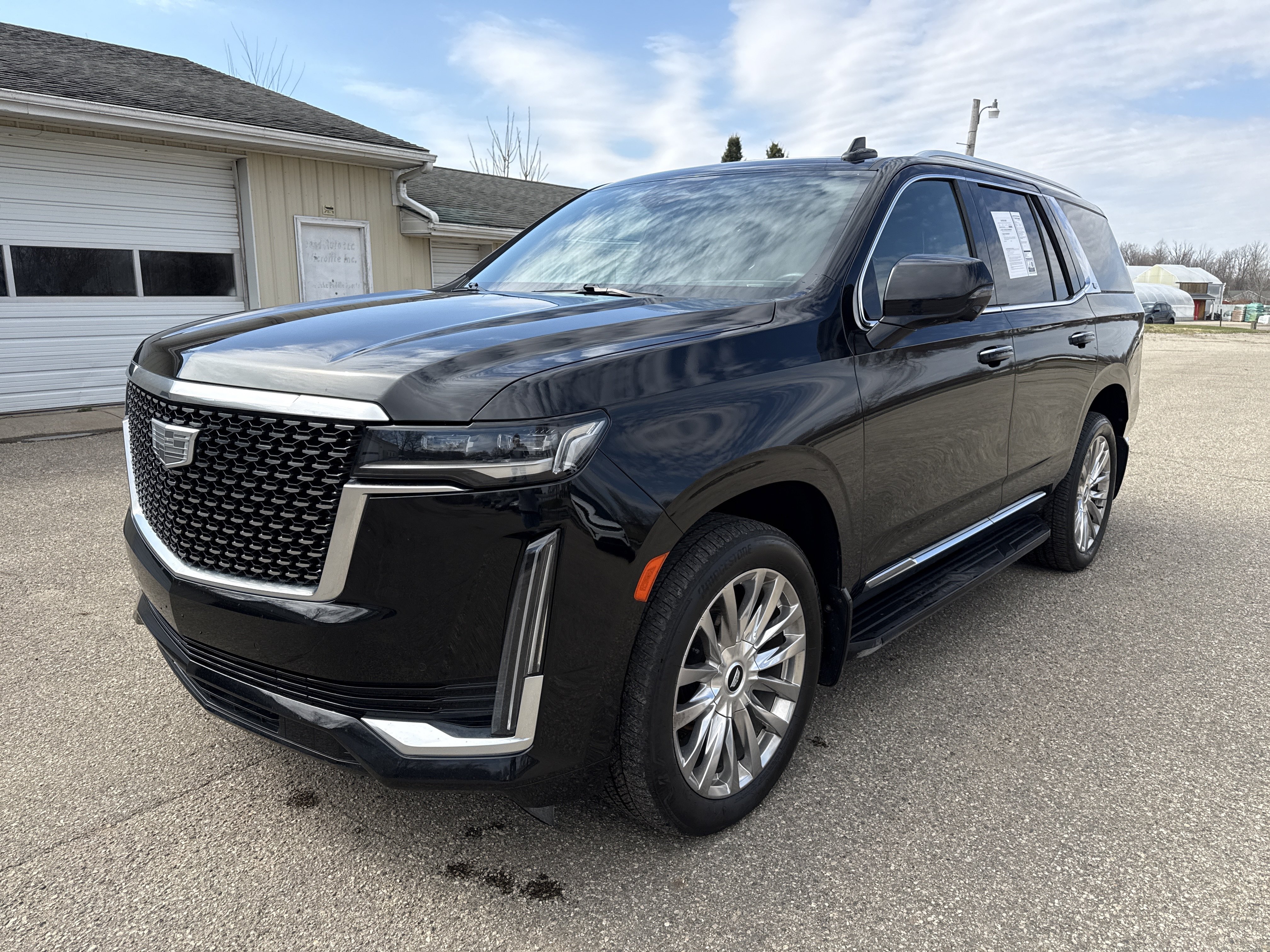 Used 2021 Cadillac Escalade Premium Luxury w/ Performance Package AWD/4WD image 12