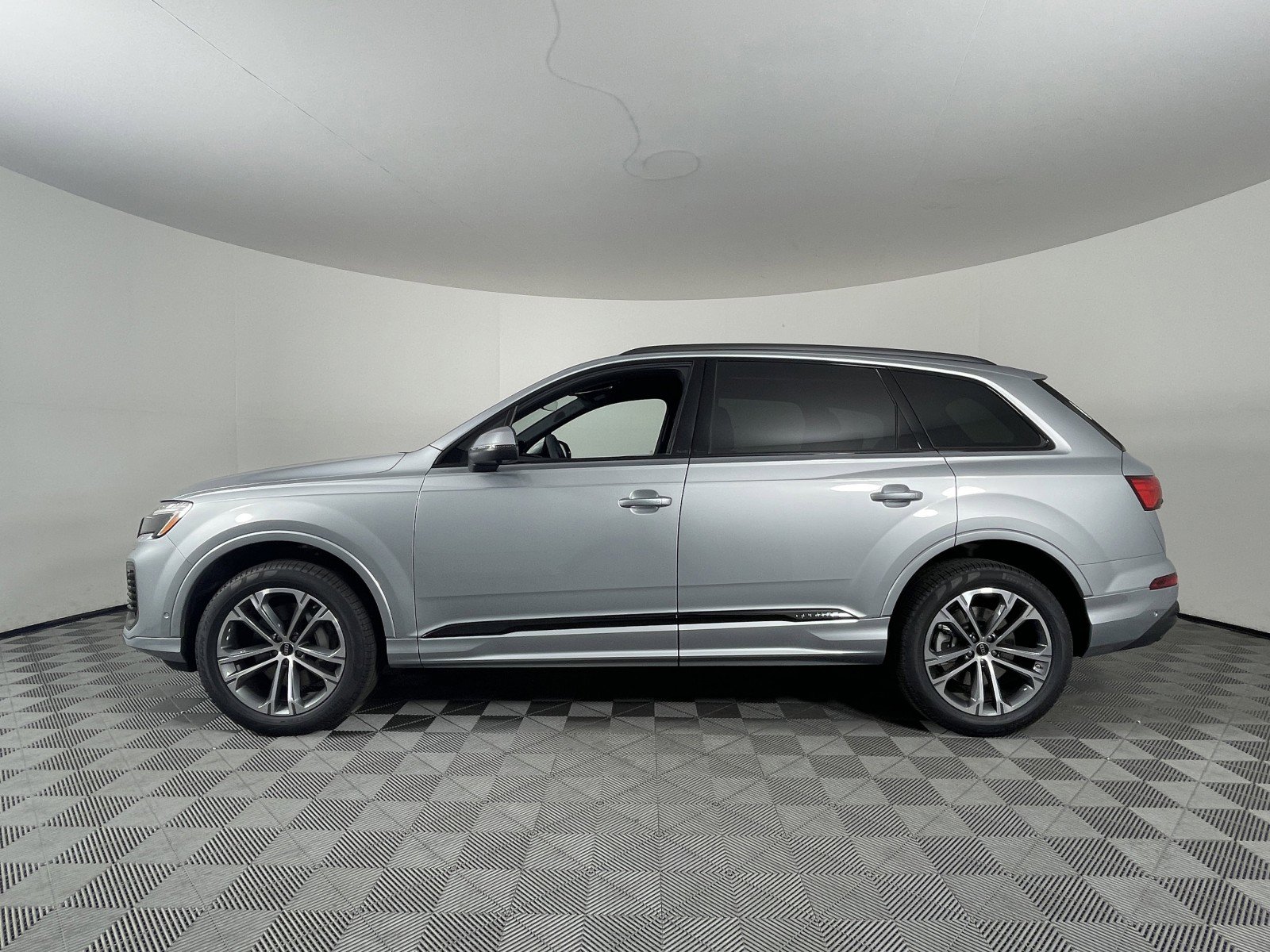 New 2025 Audi Q7 Premium image 9