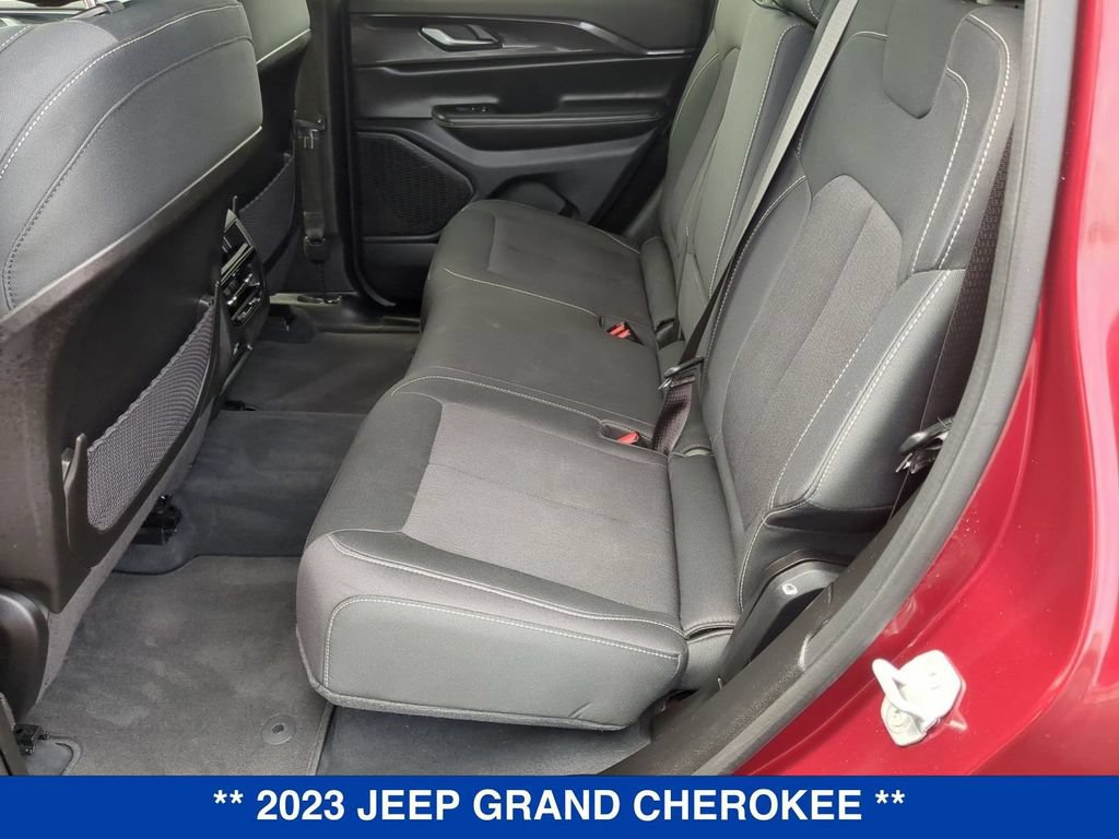 Used 2023 Jeep Grand Cherokee Laredo AWD/4WD image 19