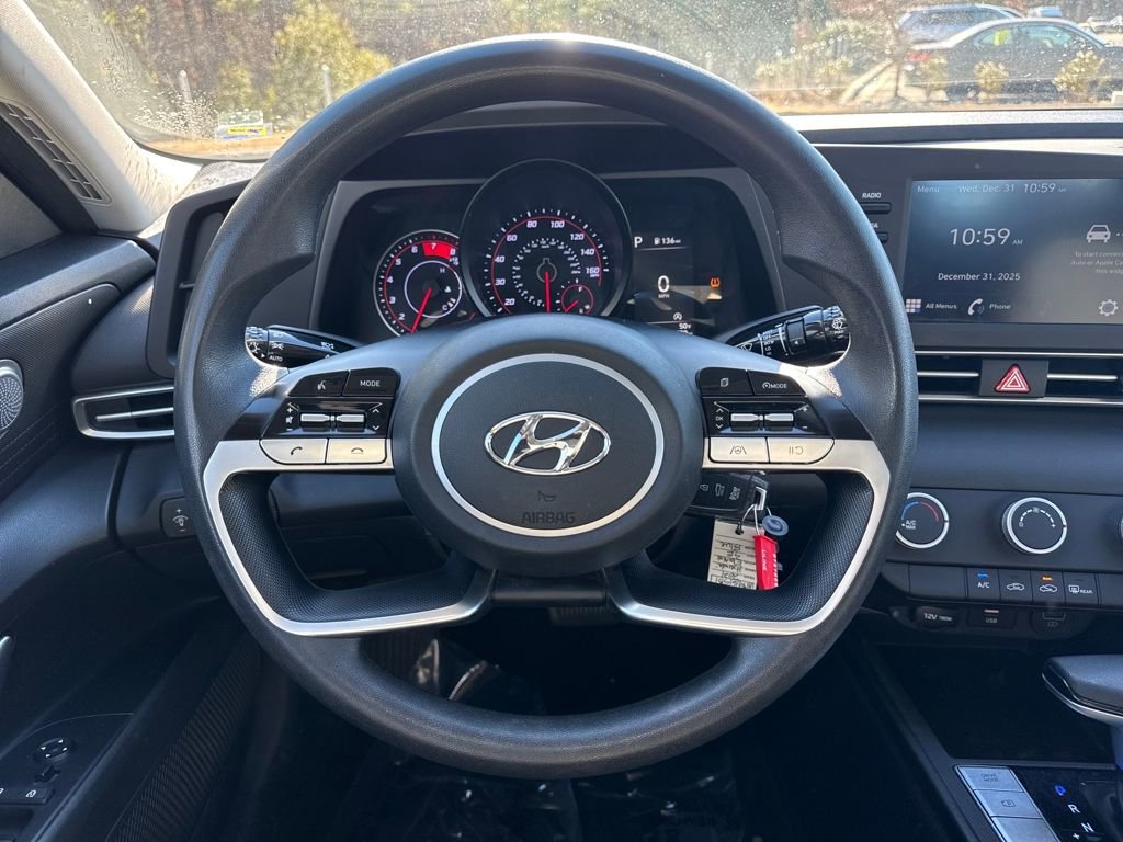 Used 2021 Hyundai Elantra SE image 18