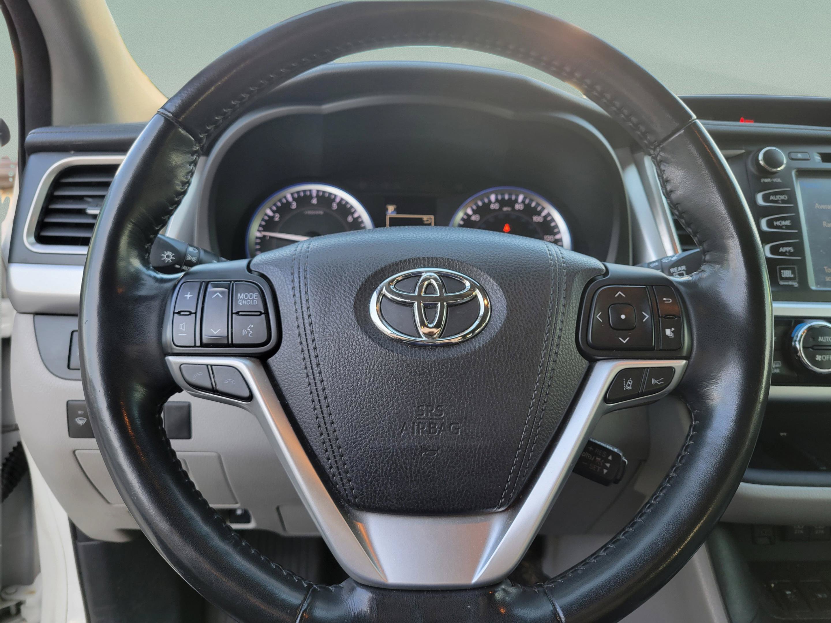 Used 2018 Toyota Highlander Limited Platinum FWD image 17