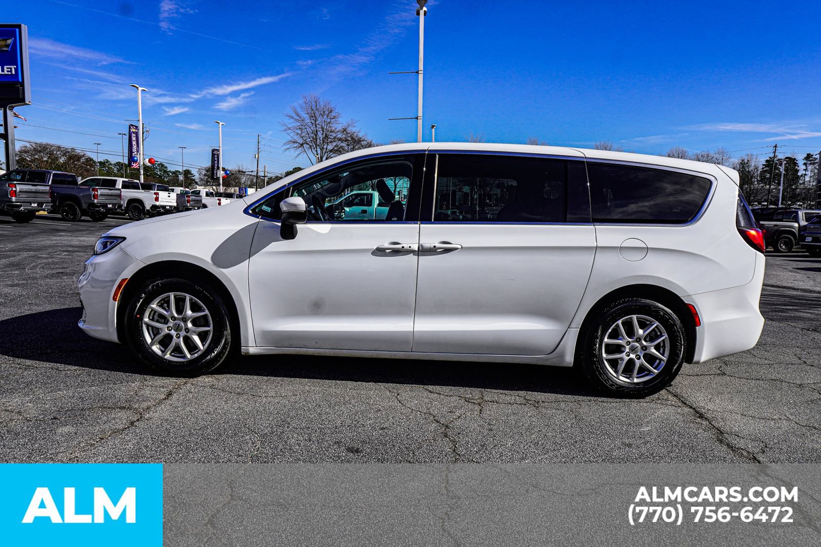 Used 2023 Chrysler Pacifica Touring-L image 10