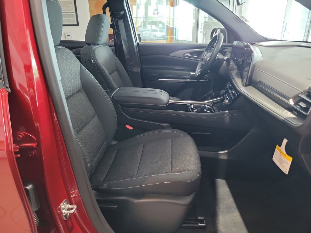 Used 2026 Chevrolet Traverse LT image 16