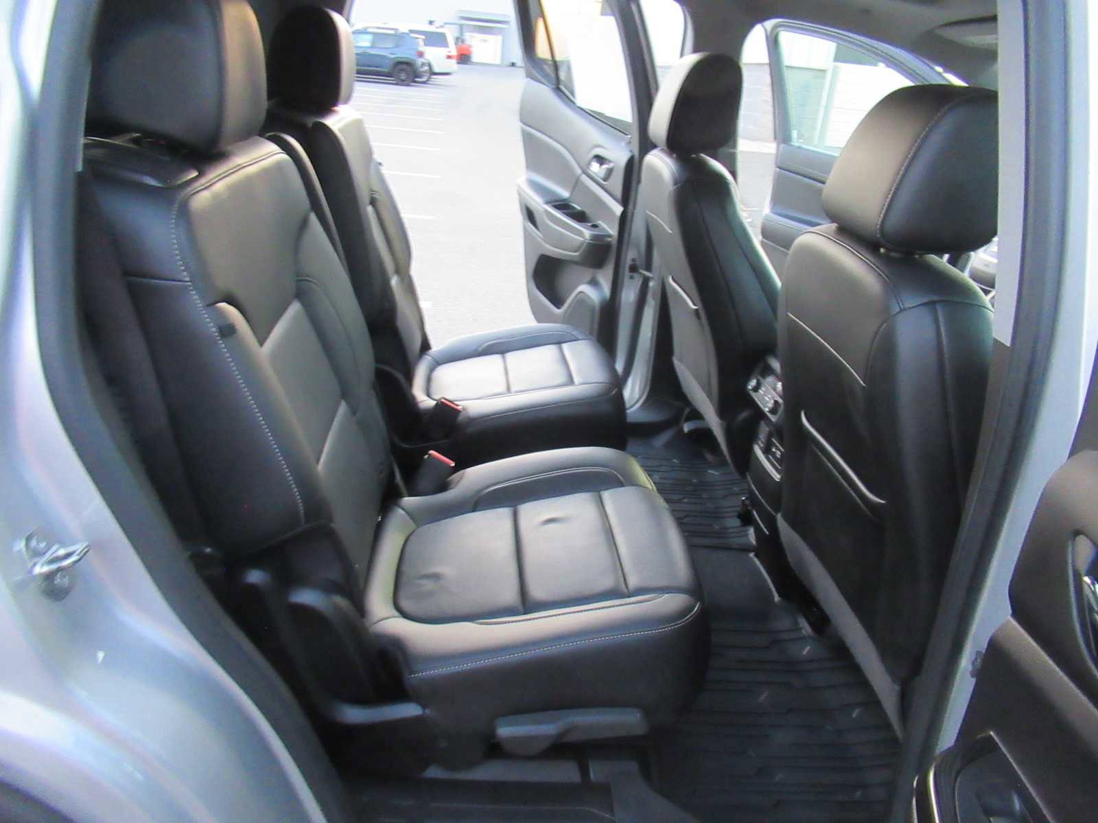 Used 2020 GMC Acadia SLT w/ LPO, Floor Liner Package FWD image 22