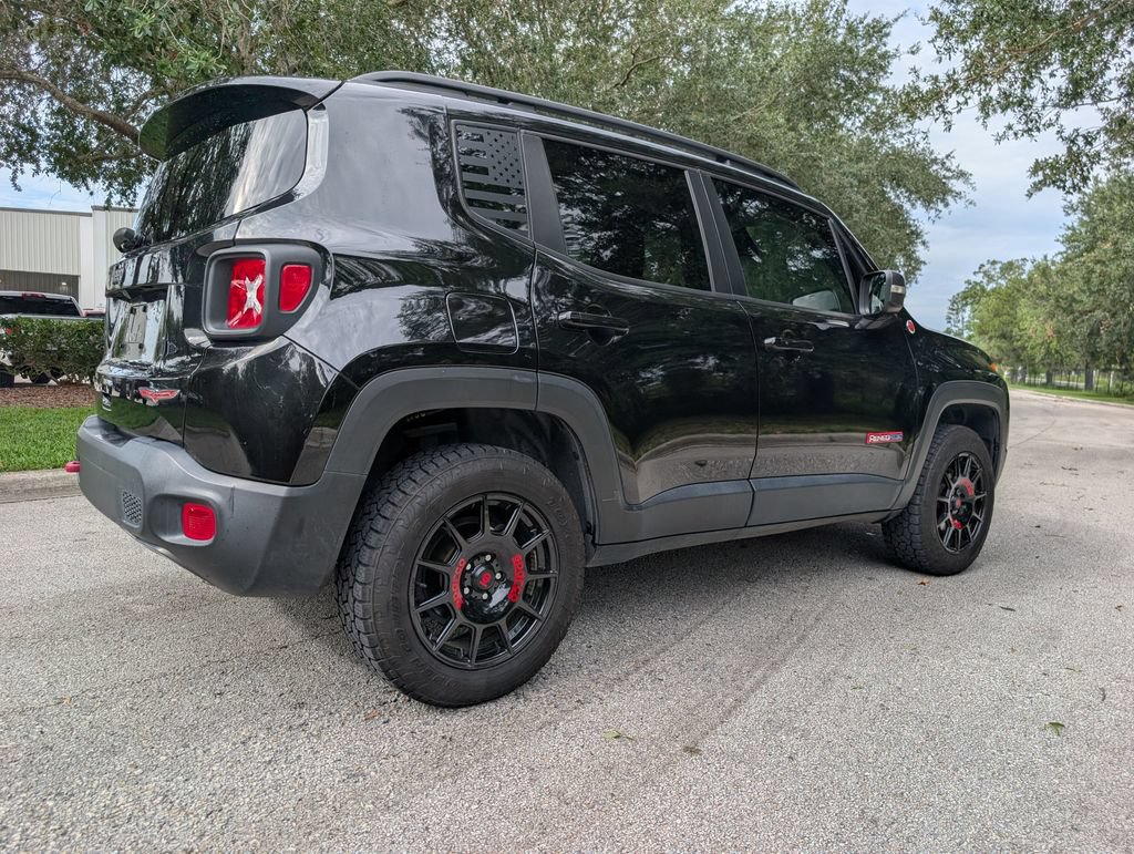 Used 2019 Jeep Renegade Trailhawk AWD/4WD image 9