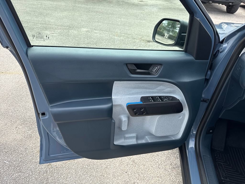 Certified 2025 Ford Maverick XLT image 13