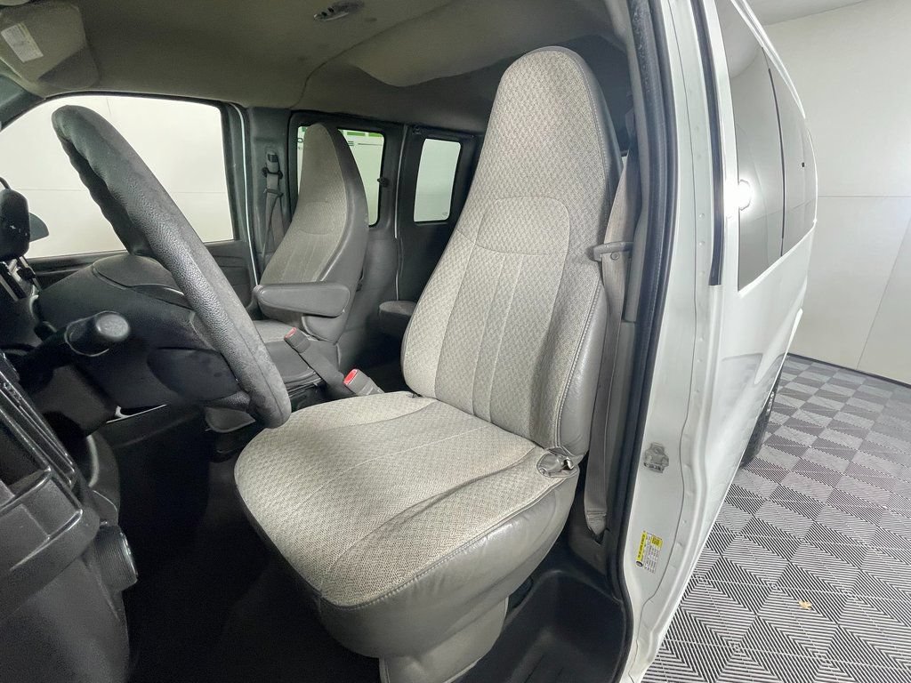 Used 2013 GMC Savana 2500 LT w/ LT Preferred Equipment Group RWD image 23