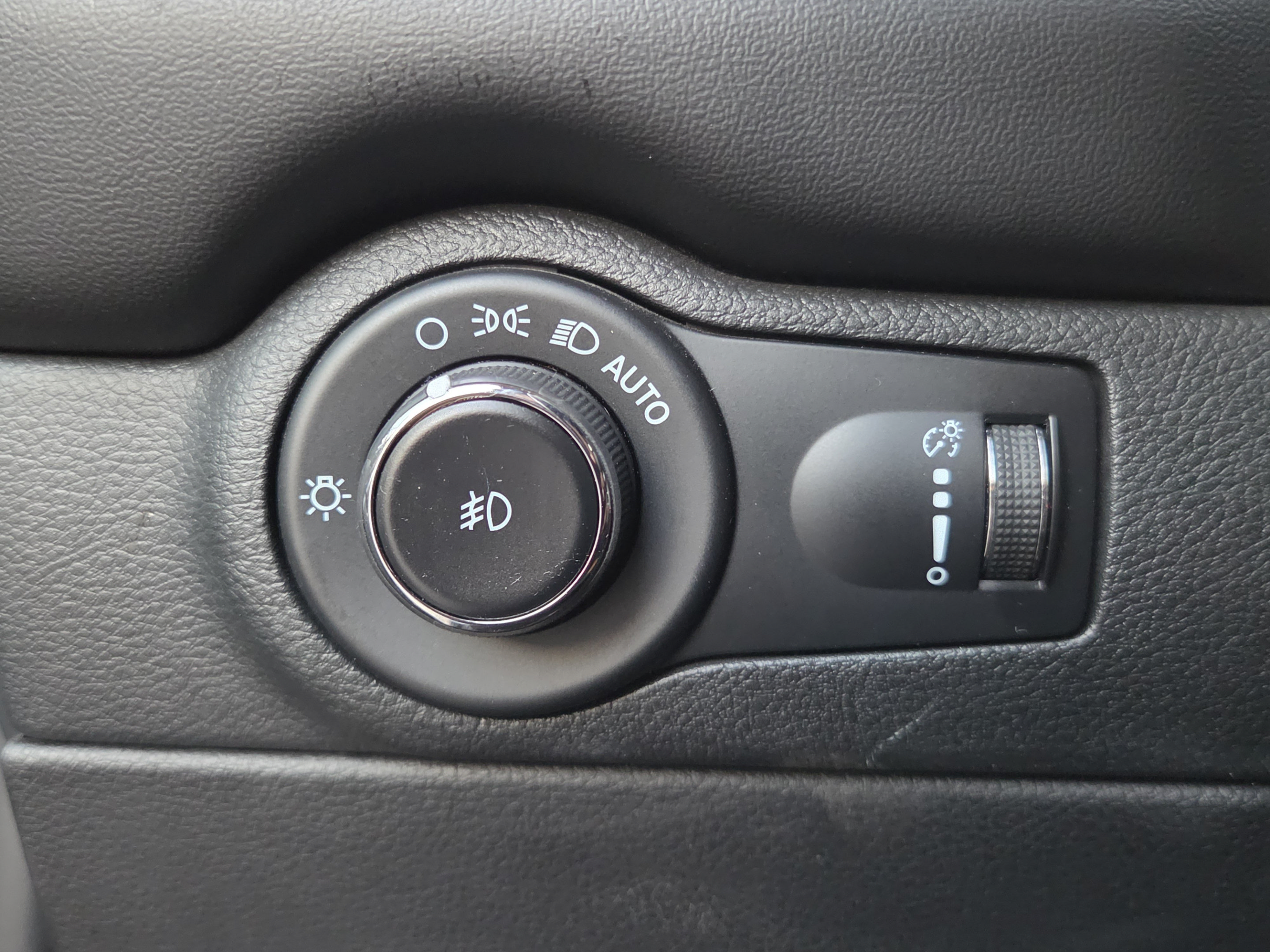 Used 2023 Dodge Durango GT RWD image 33