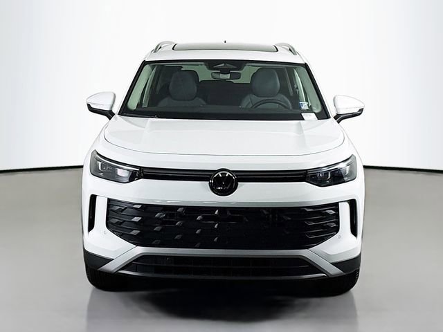 New 2025 Volkswagen Tiguan SE image 2