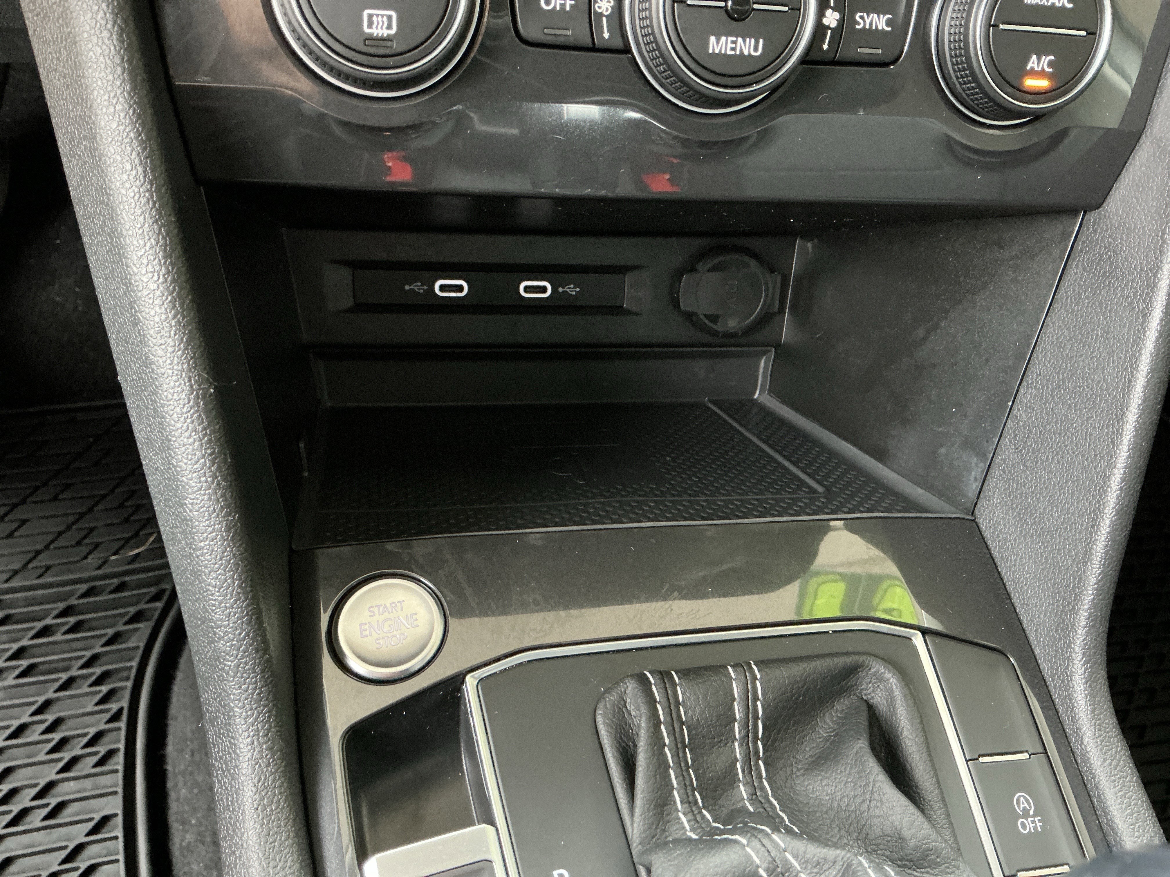 Used 2021 Volkswagen Tiguan SE w/ Panoramic Sunroof Package image 28