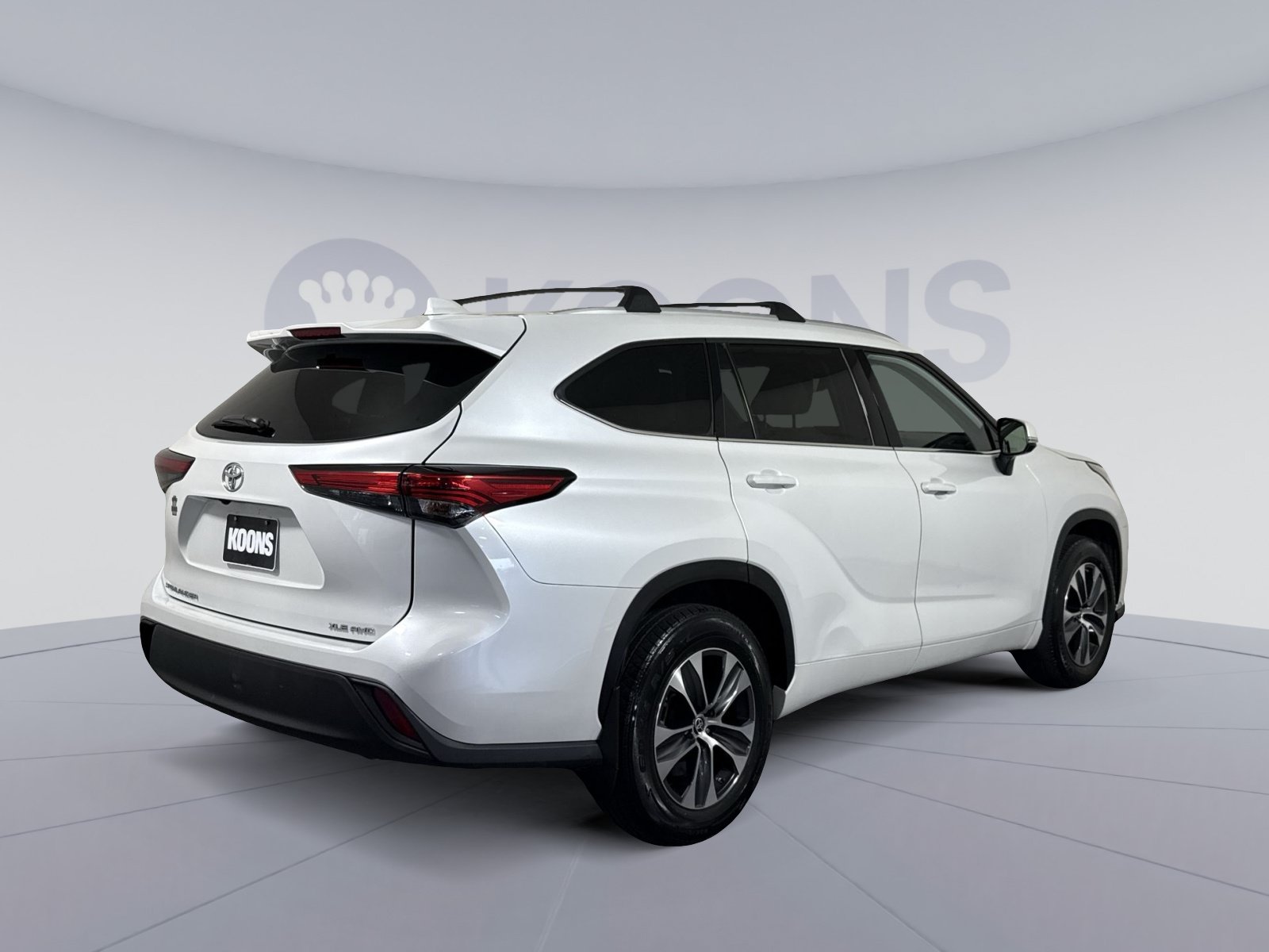 Used 2022 Toyota Highlander XLE AWD/4WD image 7