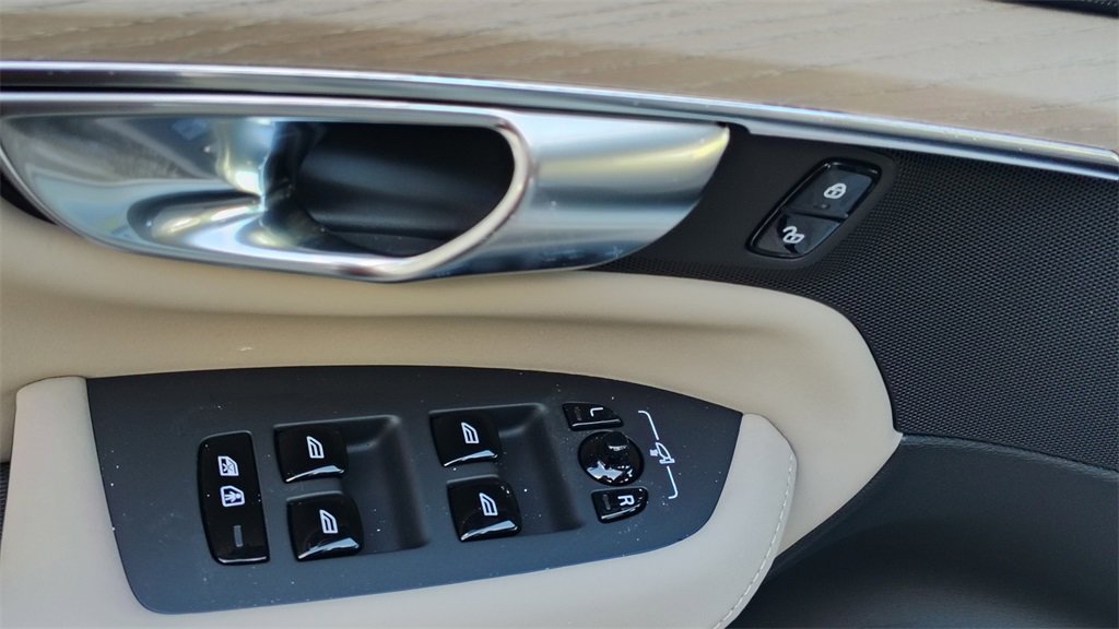 New 2026 Volvo XC90 B6 Plus image 10