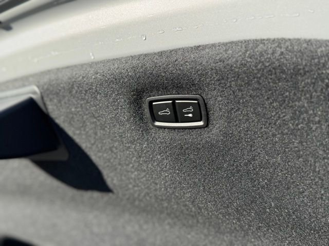 New 2026 Porsche Taycan image 34