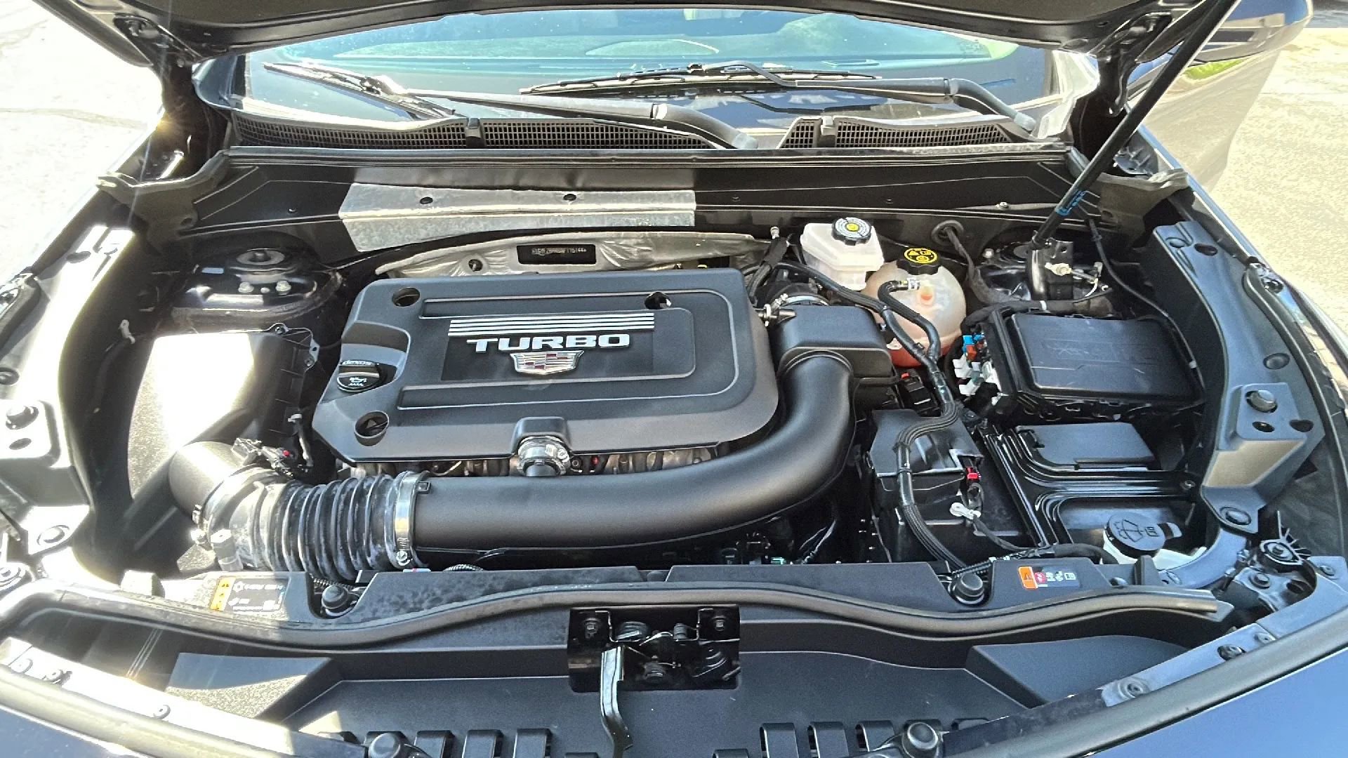 Used 2022 Cadillac XT4 Luxury w/ Cold Weather Package image 9