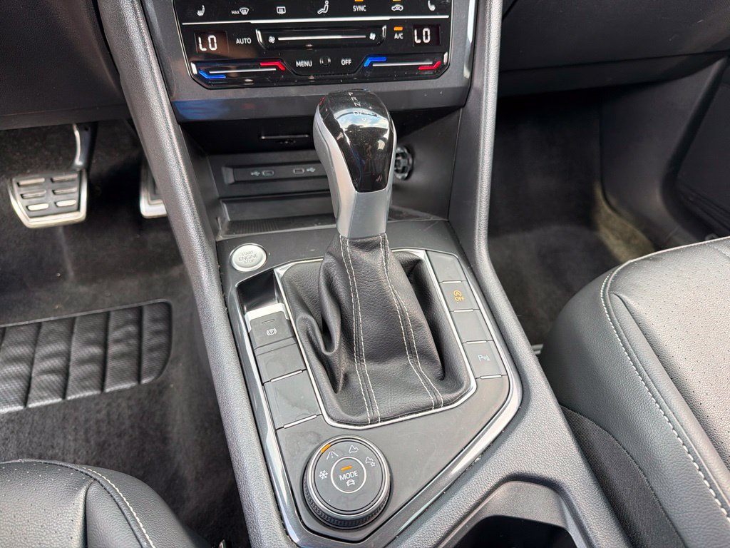 Used 2024 Volkswagen Tiguan SE R-Line AWD/4WD image 14
