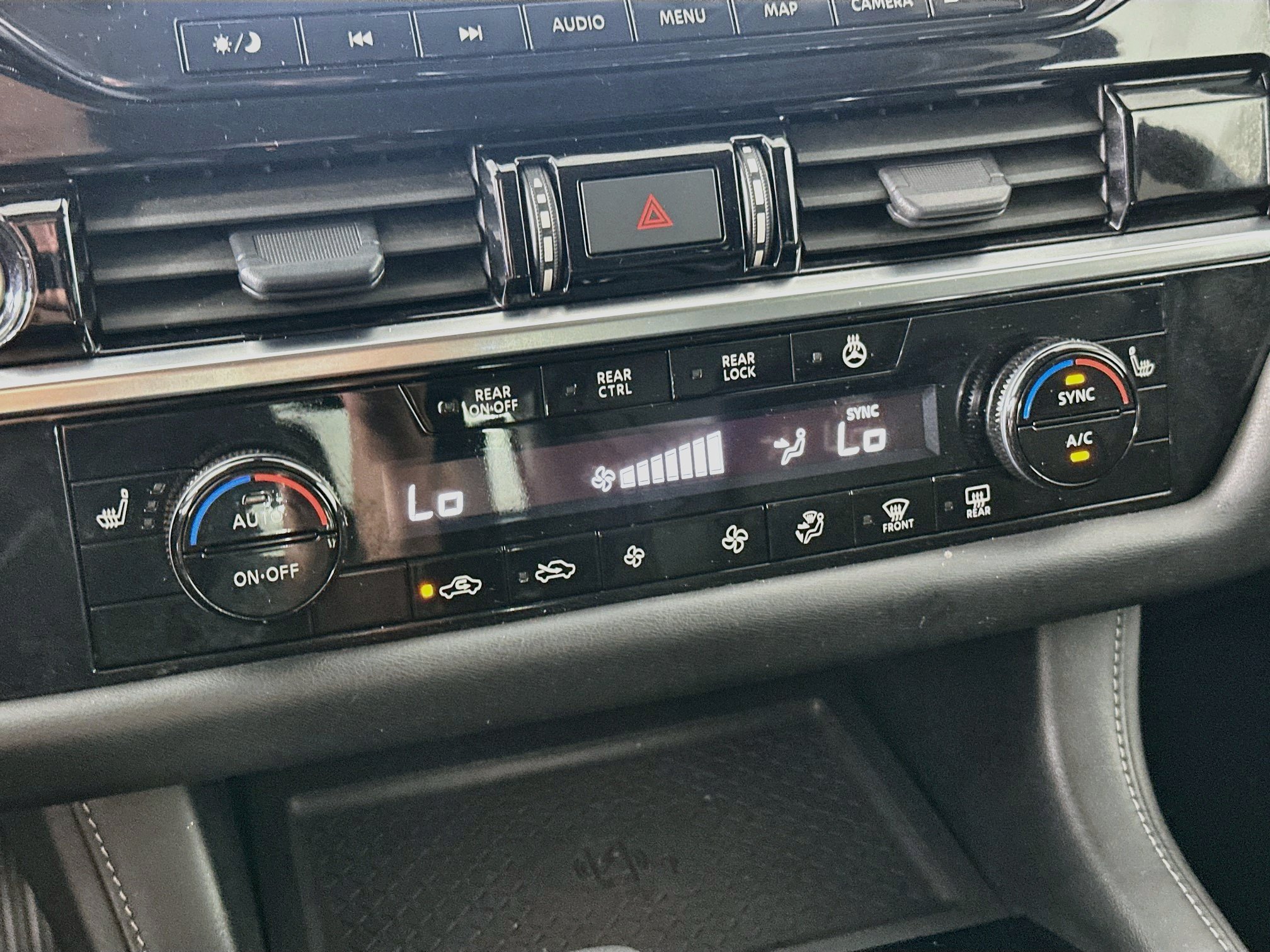 Used 2023 Nissan Pathfinder SL w/ Black Appearance Package FWD image 24