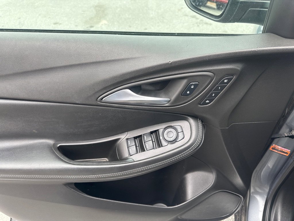 Used 2021 Buick Encore GX Essence image 10