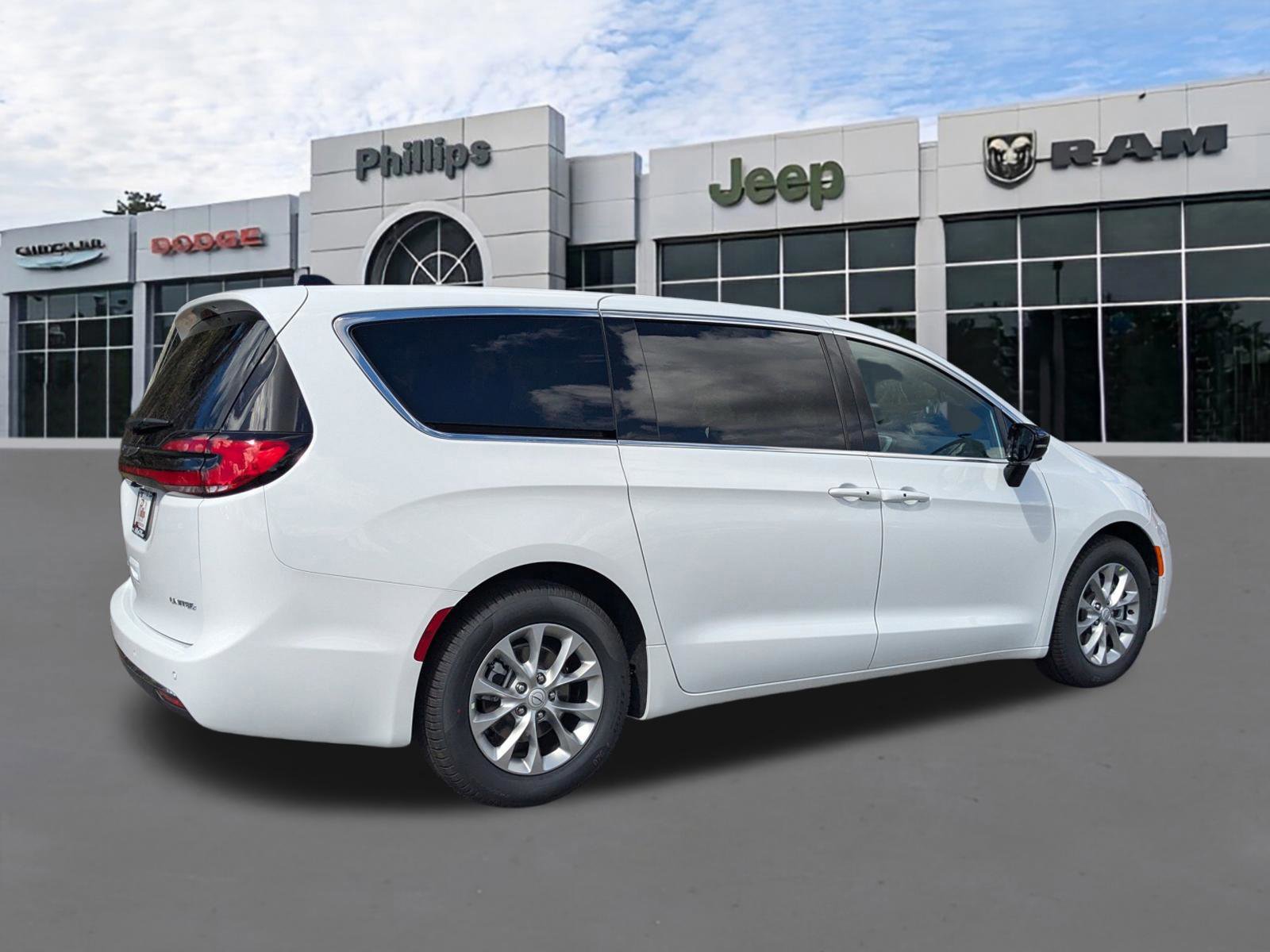 New 2026 Chrysler Pacifica Limited FWD image 3