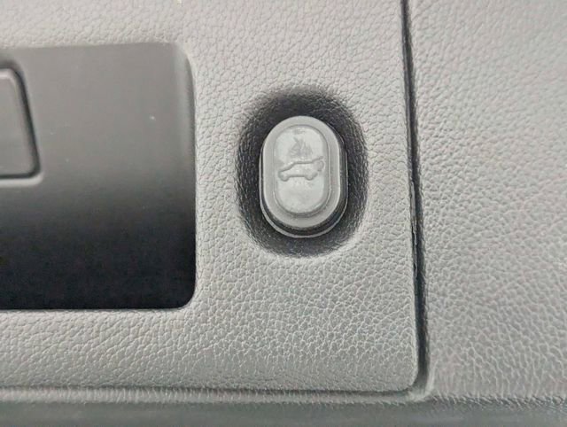 Used 2020 GMC Yukon Denali w/ Denali Ultimate Package AWD/4WD image 33