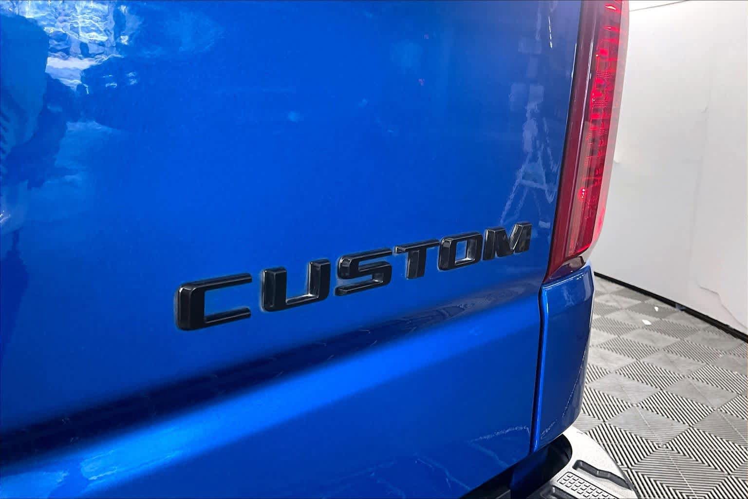 Used 2024 Chevrolet Silverado 1500 Custom w/ Turbomax Blackout Package AWD/4WD image 10