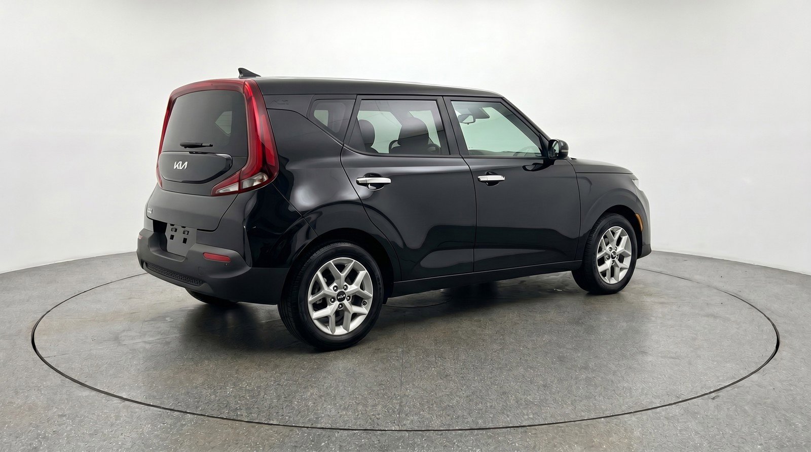 Used 2025 Kia Soul LX w/ LX Technology Package FWD image 9